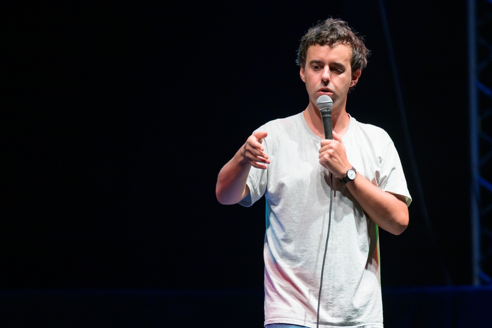 Luca Ravenna: il primo stand-up comedian italiano a conquistare l’America