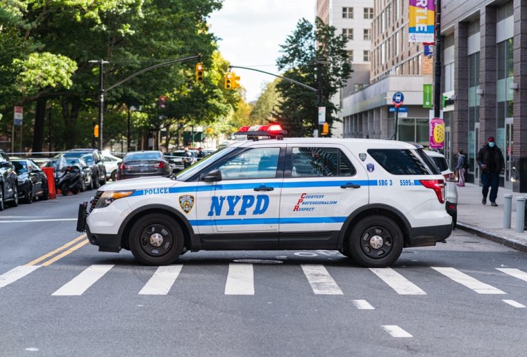 Sparatoria a Brooklyn, tre morti e otto feriti in un locale di Crown Heights