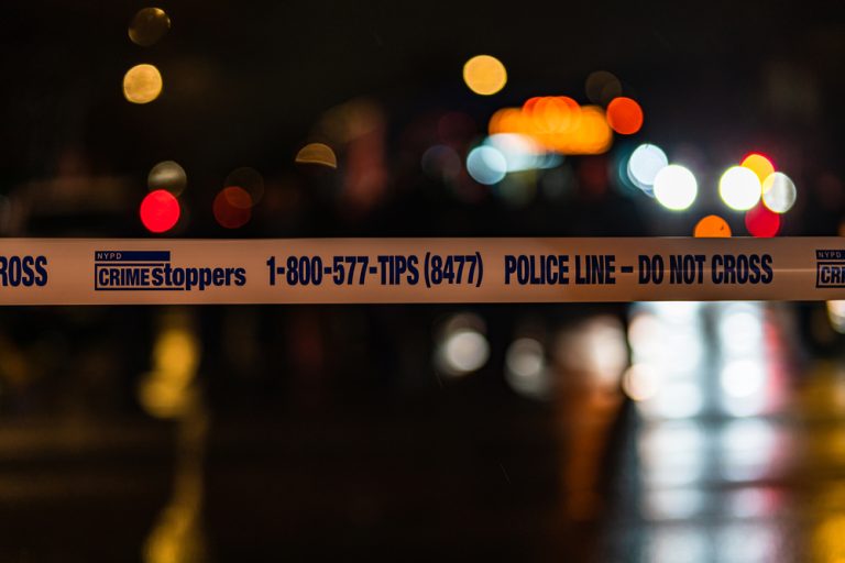 Scontro a fuoco con la polizia nell’Upper East Side, morto ventenne