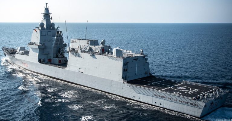 Nave Giovanni delle Bande Nere in sosta a Guam