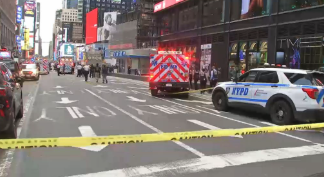 Times Square, donna accoltella due persone e viene ferita dalla polizia