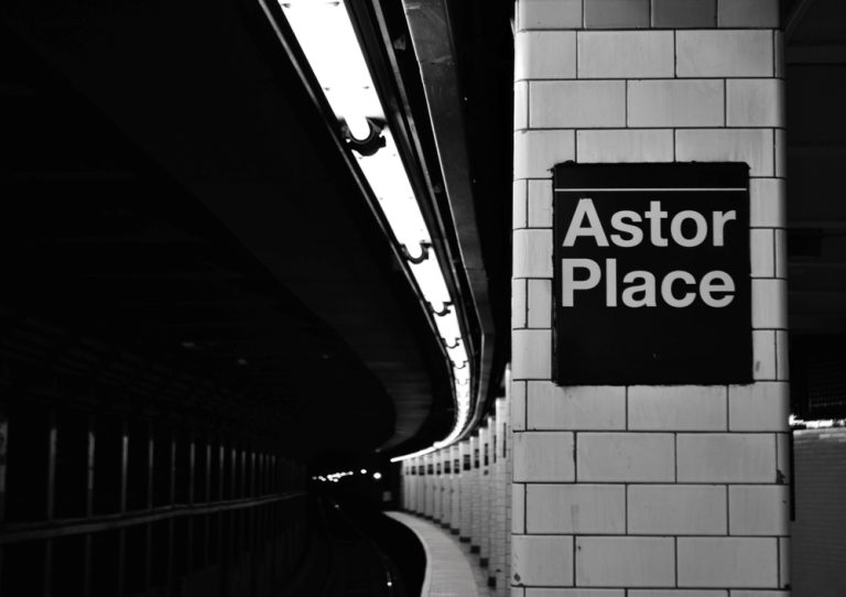 Ha preso fuoco il treno che pulisce i binari della metropolitana di New York
