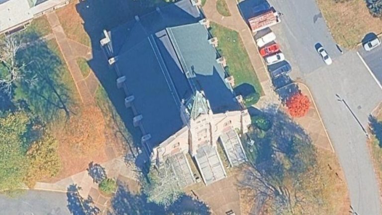 Un incendio a Staten Island ha sfiorato la chiesa del Padrino